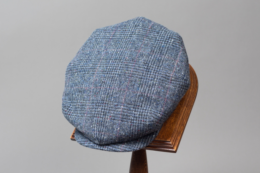 Classic caps of tweed, corduroy and linen for men and women Classic caps of tweed, corduroy and linen for men and women