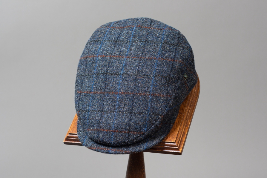 Classic caps of tweed, corduroy and linen for men and women