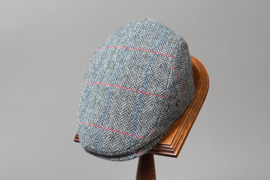 Classic caps of tweed, corduroy and linen for men and women Classic caps of tweed, corduroy and linen for men and women