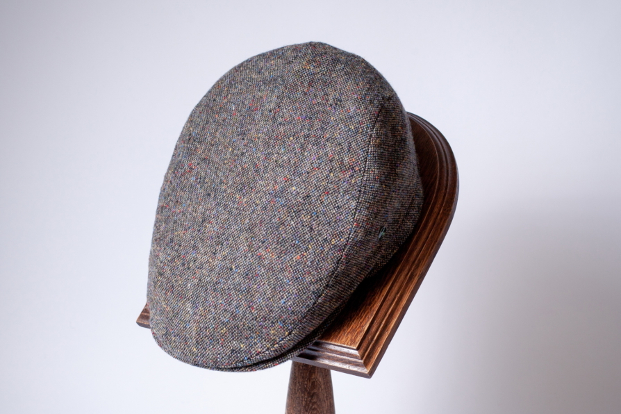 Classic caps of tweed, corduroy and linen for men and women Classic caps of tweed, corduroy and linen for men and women