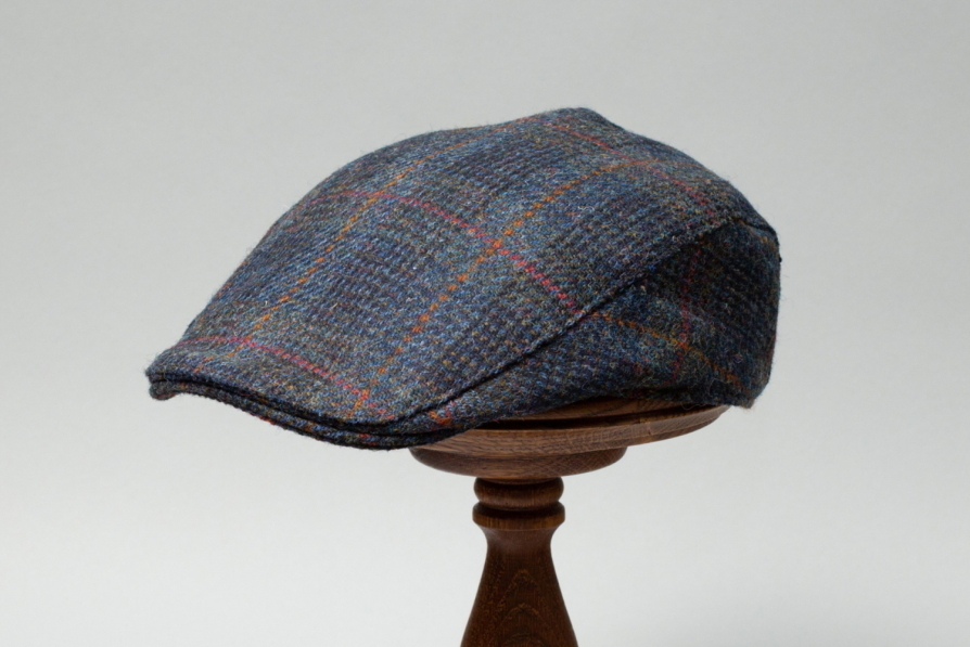 Classic caps of tweed corduroy and linen for men and women. capsen