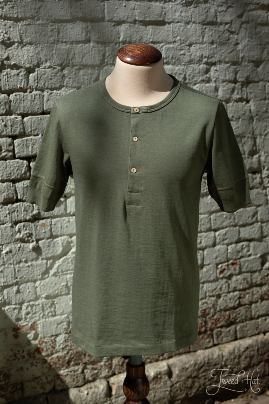 Olive Cotton 1920s Henley with Short Sleeves by Merz B. Schwanen (8,6 oz)